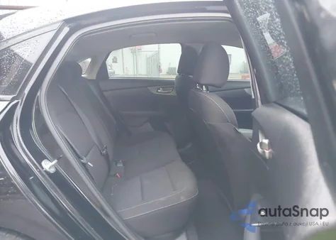 2021 Kia Forte Lxs z USA, uszkodzony, nr VIN 3KPF24AD7ME376138